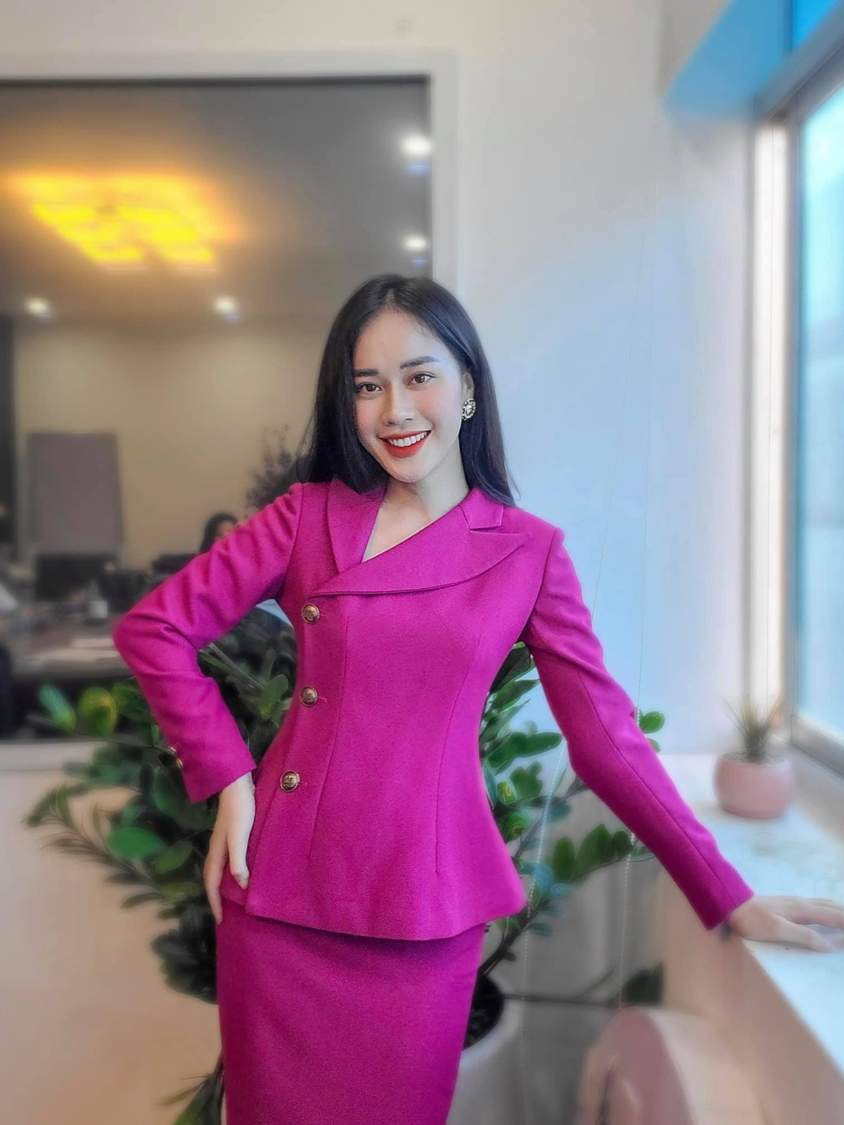 Như vậy, sau MC Phương Thảo, Mai Phương chính là MC xinh đẹp tiếp theo của VTV tiết lộ là "hoa đã có chủ".