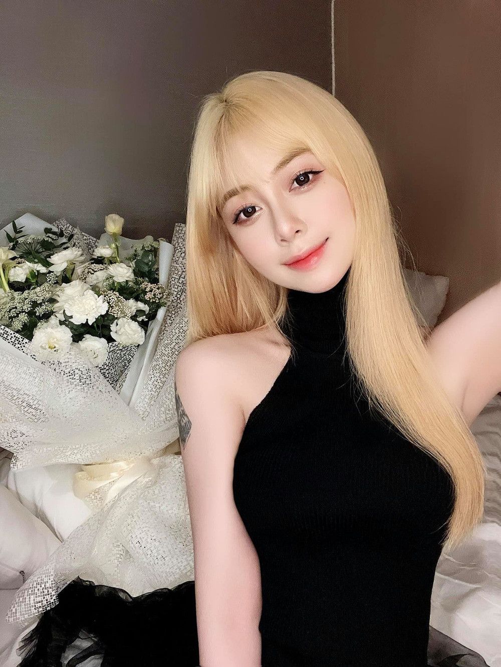 Nhan sắc của Mimi khá khác biệt so với nhiều hot girl khác, cô nàng theo đuổi phong cách thời trang gợi cảm, nóng bỏng khiến khó ai cưỡng lại được.