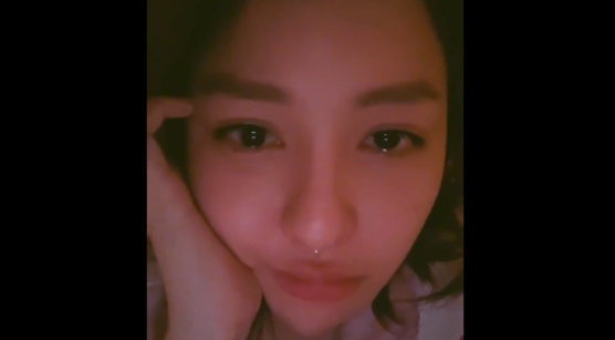 Mới đây trên kênh TikTok cá nhân, Trâm Anh gây chú ý khi đăng tải clip ngồi khóc trong bóng tối.