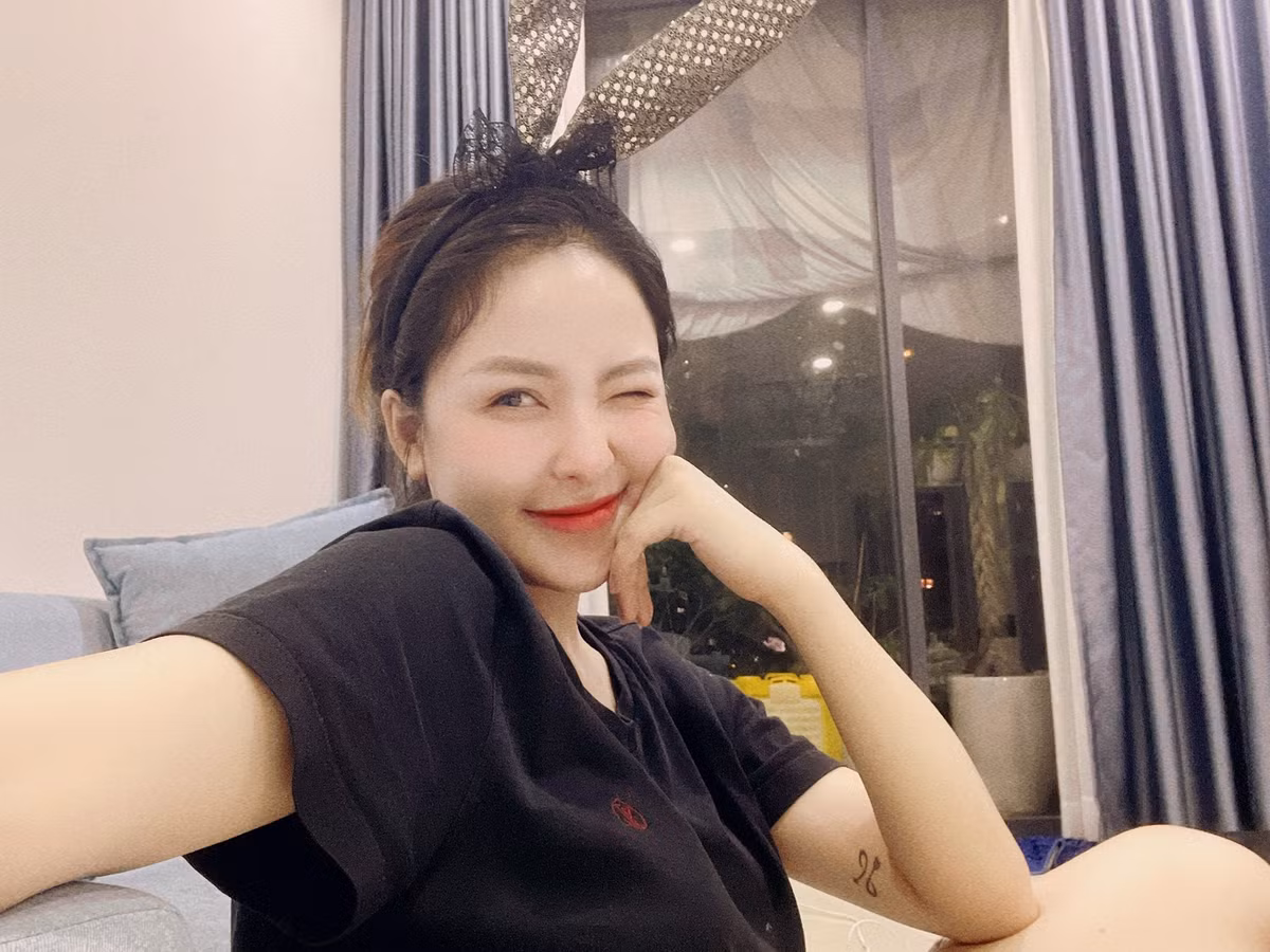 Sau quãng thời gian rất khó khăn này, Trâm Anh đã vào TP HCM để phát triển sự nghiệp và bắt đầu một cuộc sống mới.