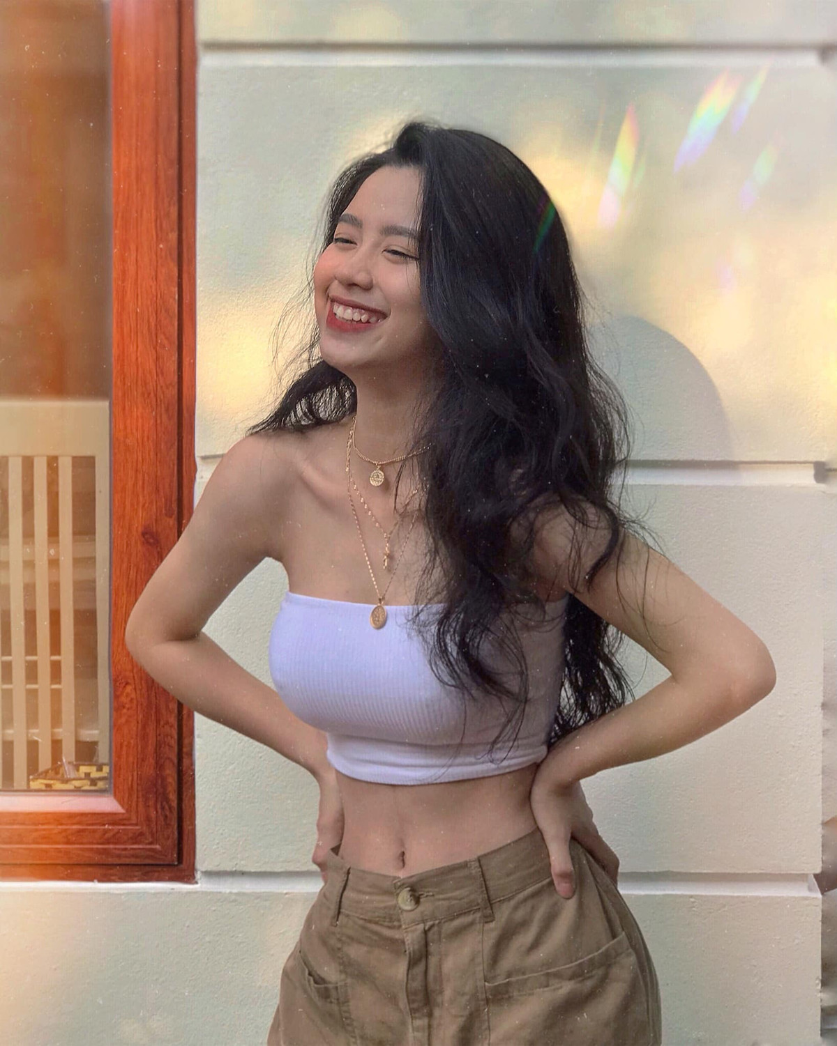 Giữa lúc yêu đương nồng thắm, "hot girl tạp hóa" lại lỡ tay làm lộ hành động nhạy cảm của Trang Lou - Tùng Sơn gây nên drama.