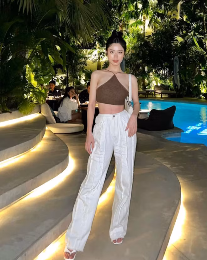 Việc đánh mất một vài kg có lẽ đã khiến phong độ quyến rũ của Hàn Hằng ngày nào cũng giảm đi phần nào.