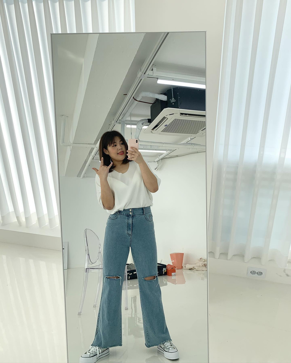 Hiện tại, cô nàng đã tự tin diện những bộ đồ bó sát hay có chút hở hang để thêm phần quyến rũ. Ảnh: FBNV