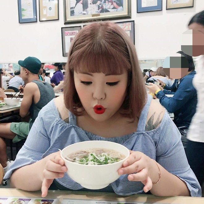 Thời điểm cách đây vài năm, Yang Soobin gắn liền với hình ảnh một cô gái mũm mĩm, vì ăn uống không điều độ nên cô bị thừa cân dẫn đến sức khỏe ảnh hưởng. Đỉnh điểm vào năm 2018, cô nặng tới 138kg.