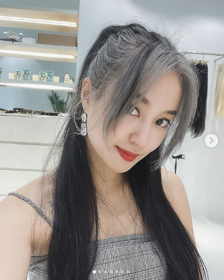 Cuộc hôn nhân đổ vỡ, Mi Vân trở thành bà mẹ đơn thân chỉ sau khoảng thời gian ngắn. Nhiều người tỏ ra nuối tiếc cho hot girl xinh đẹp, tài năng từng là "hiện tượng" của giới trẻ.