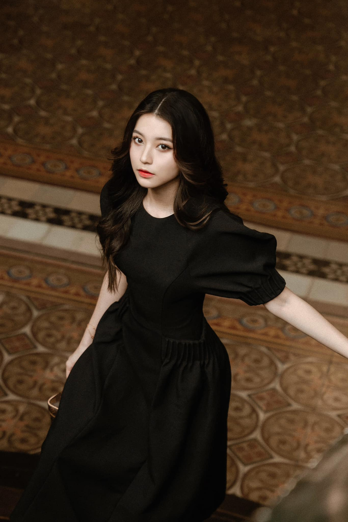 Suốt một thời gian dài, Bâu luôn chiếm spotlight trên các diễn đàn trai xinh gái đẹp bởi sở hữu khuôn mặt xinh đẹp "không góc chết" và vóc dáng cân đối, quyến rũ.