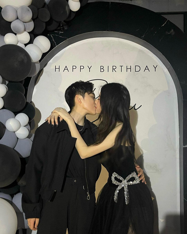 Sắc đẹp của hot girl Sài thành này gắn với loạt khoảnh khắc lung linh không chê vào đâu được.