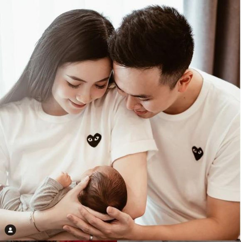 Vào thán 4/2021, Mie Nguyễn công khai đã sinh con được 1 tháng. Hiện tại, vợ chồng hot girl vẫn giấu mặt của con.