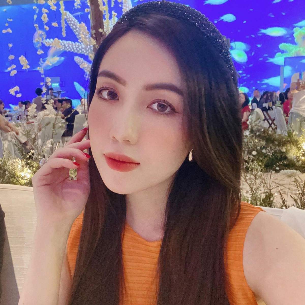 Cô còn được biết đến là beauty blogger, vlogger nhưng vài năm gần đây, cô kín tiếng hơn và không còn tham gia hoạt động giải trí.