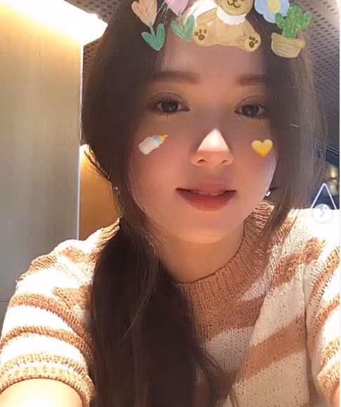 Trang không có ý định theo nghệ thuật hay làm mẫu ảnh, ước mơ của cô là trở thành một phóng viên, biên tập viên truyền hình.