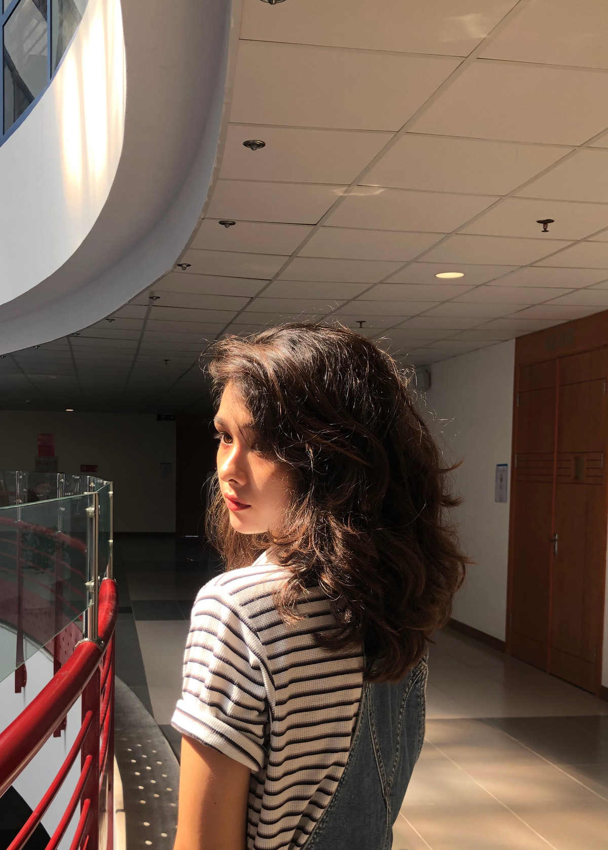 Ngô Ngọc Emily sinh năm 2001 là " bông hồng lai" gây sốt MXH thời gian gần đây.