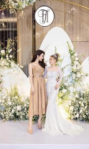 Dù là chị em dâu họ và cách nhau đến 13 tuổi nhưng Diệp Lâm Anh và Xoài Non vẫn thân nhau.