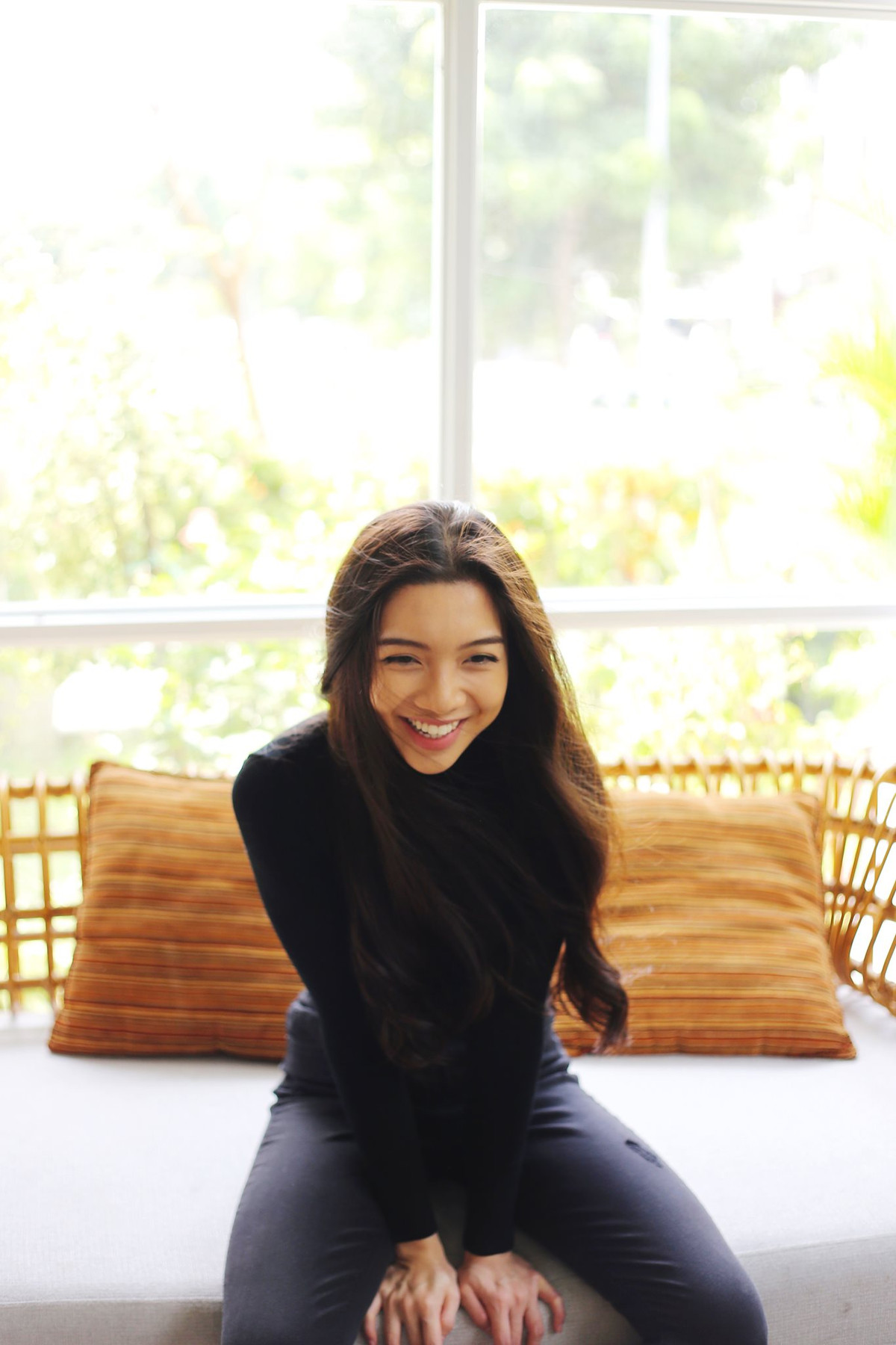 Bên cạnh công việc cố định là nữ tiếp viên hàng không, Trinh đồng thời cũng là gương mặt quen thuộc xuất hiện ở nhiều TVC quảng cáo của các nhãn hàng nổi tiếng trong nước.