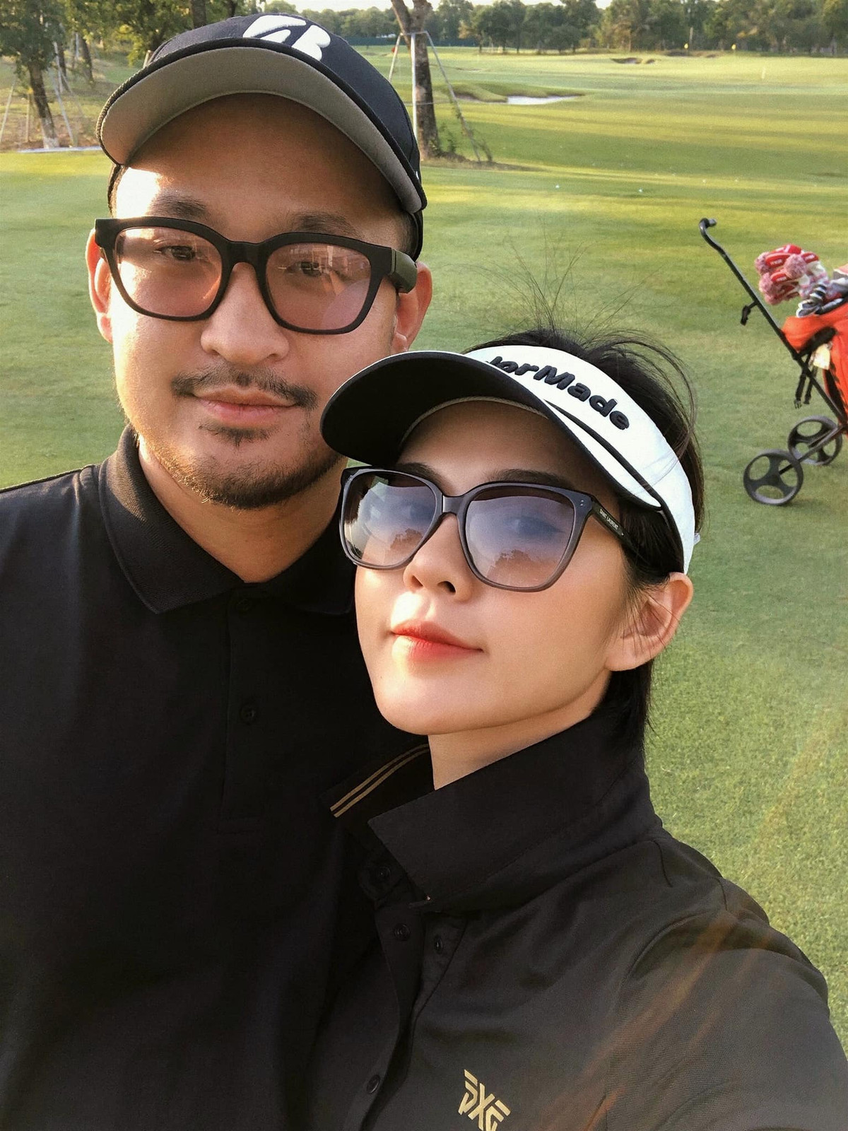 Chia sẻ về chồng CEO, nữ MC từng cho hay cô vốn thích mẫu bạn trai là kiểu "bad boy" nhưng chồng cô lại khác hoàn toàn. Anh trưởng thành, là chỗ dựa ấm áp cho cô và luôn ủng hộ cô trong công việc, cuộc sống.