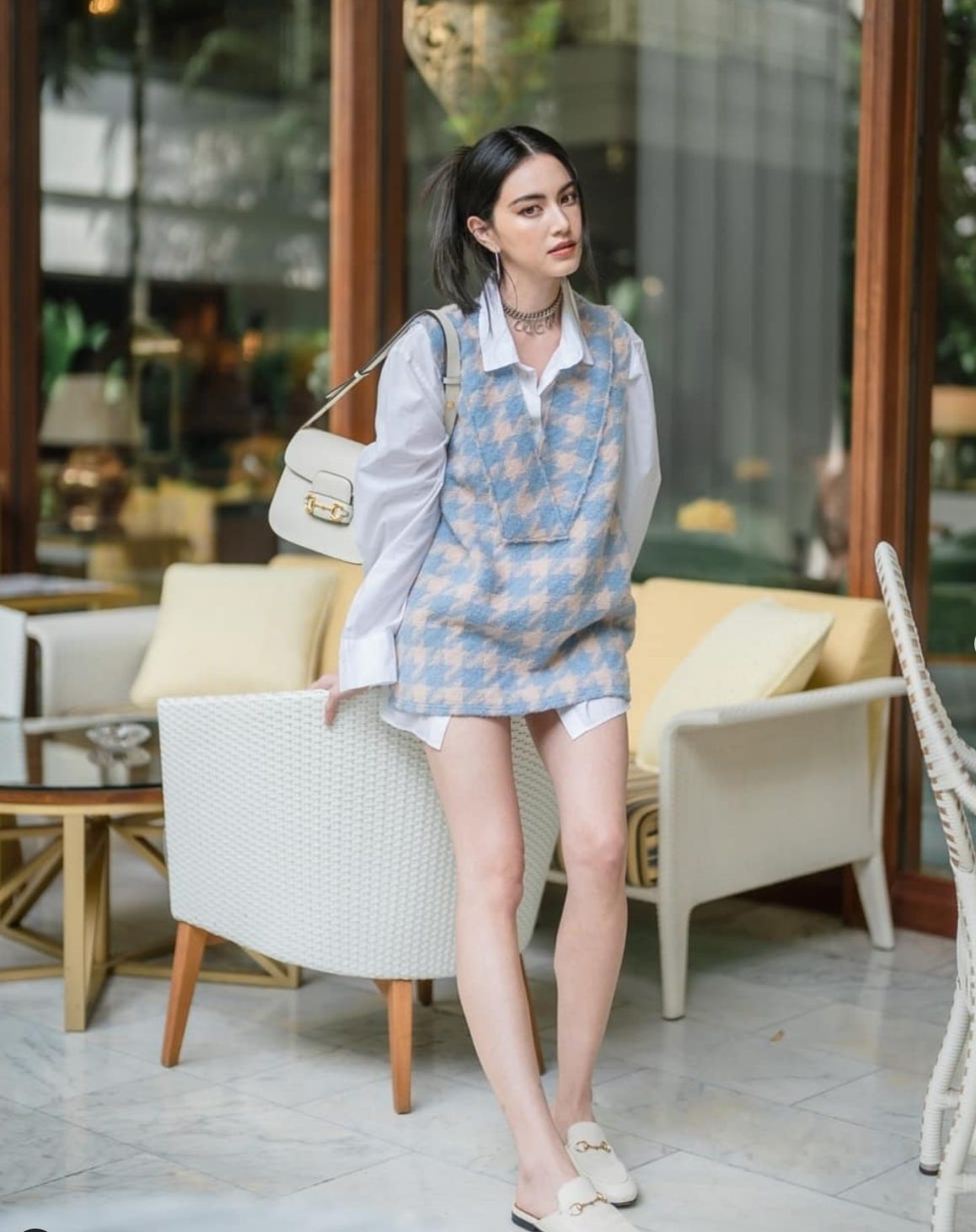 Với sự biến hóa đa dạng trong phong cách thời trang, "Ma nữ" xinh đẹp Mai Davika ngày càng được mọi người yêu thích và đánh giá cao.