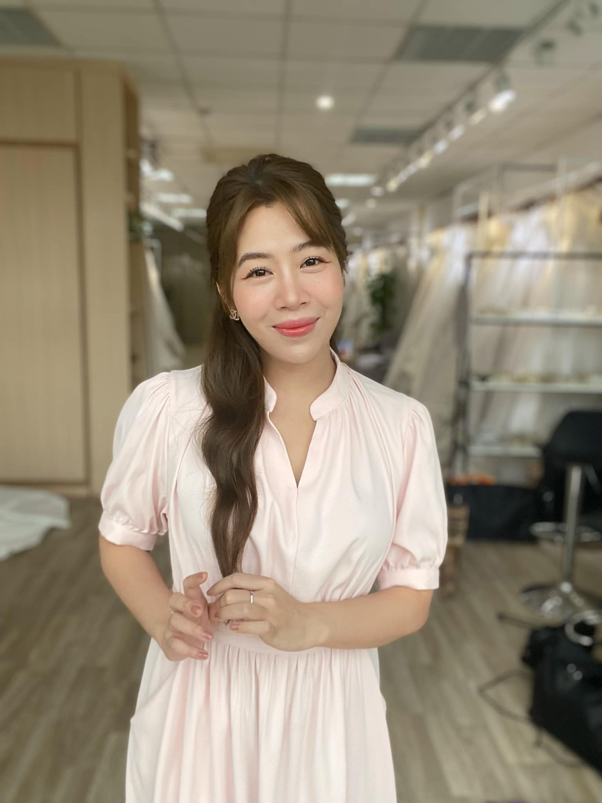 Nhờ lối dẫn đĩnh đạc, trưởng thành, pha thêm nét hiện đại hóm hỉnh, MC Diệp Chi đã tạo dựng nên một nhân vật quen thuộc của Đường lên đỉnh Olympia.