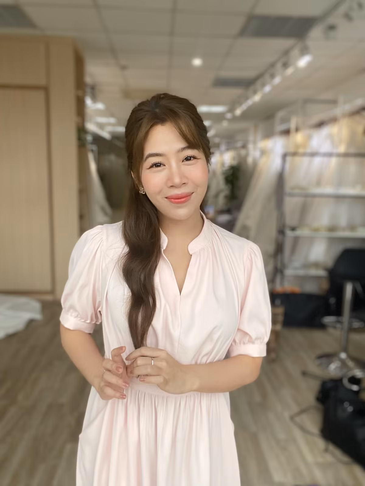 Nhờ lối dẫn đĩnh đạc, trưởng thành, pha thêm nét hiện đại hóm hỉnh, MC Diệp Chi đã tạo dựng nên một nhân vật quen thuộc của Đường lên đỉnh Olympia.