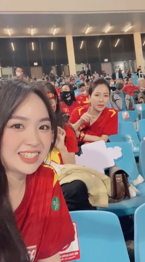 Cụ thể, Trâm Anh và Phương Anh nhận được không ít "gạch đá" đến từ phía cộng đồng mạng do ý thức phòng dịch yếu kém trong lời điểm dịch bệnh phức tạp như hiện tại.