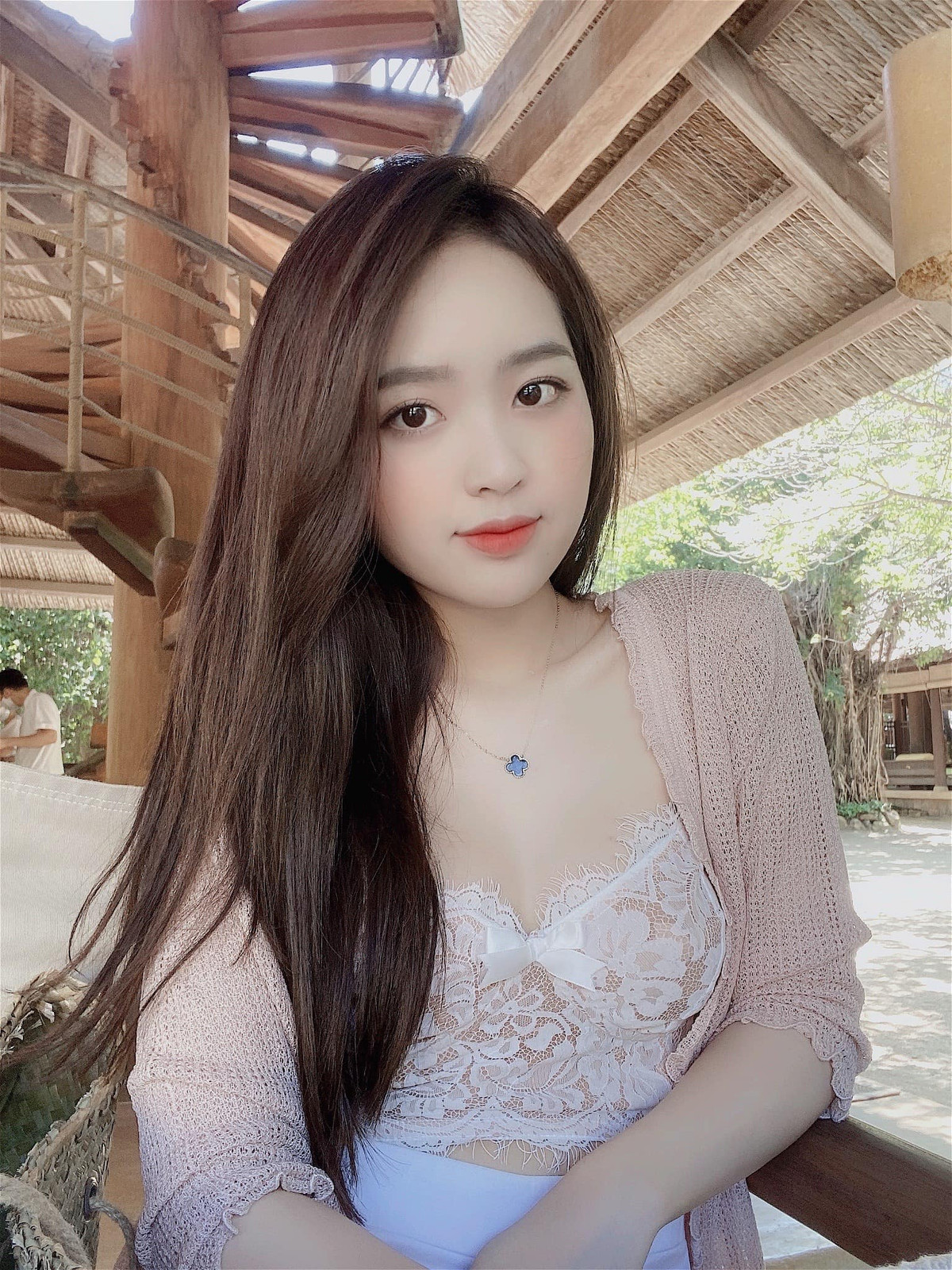 Được biết, sau khi nhận về "bão" chỉ trích cả 2 hot girl đều không hề lên tiếng giải thích nhưng lại âm thầm có động thái xóa bỏ bằng chứng nhưng đã bị phát hiện.