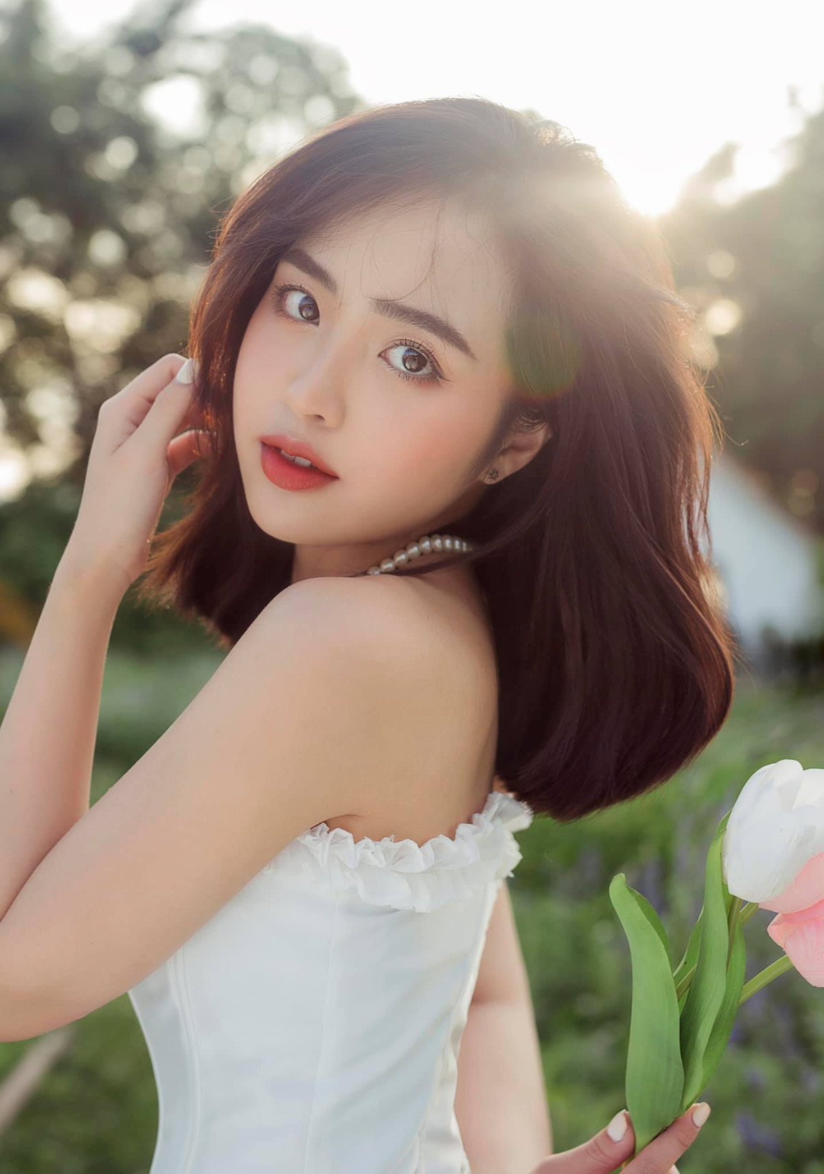 Lê Phương Anh là cái tên không mấy xa lạ trong giới streamer Việt. Cô nàng sở hữu gương mặt xinh xắn, đáng yêu cùng làn da trắng không tì vết.