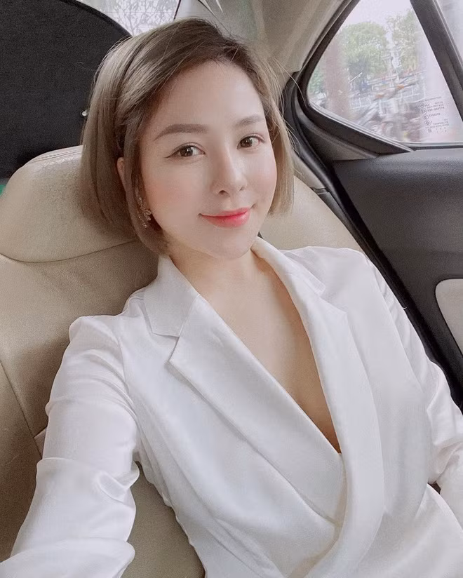 Sau clip “nong”, 