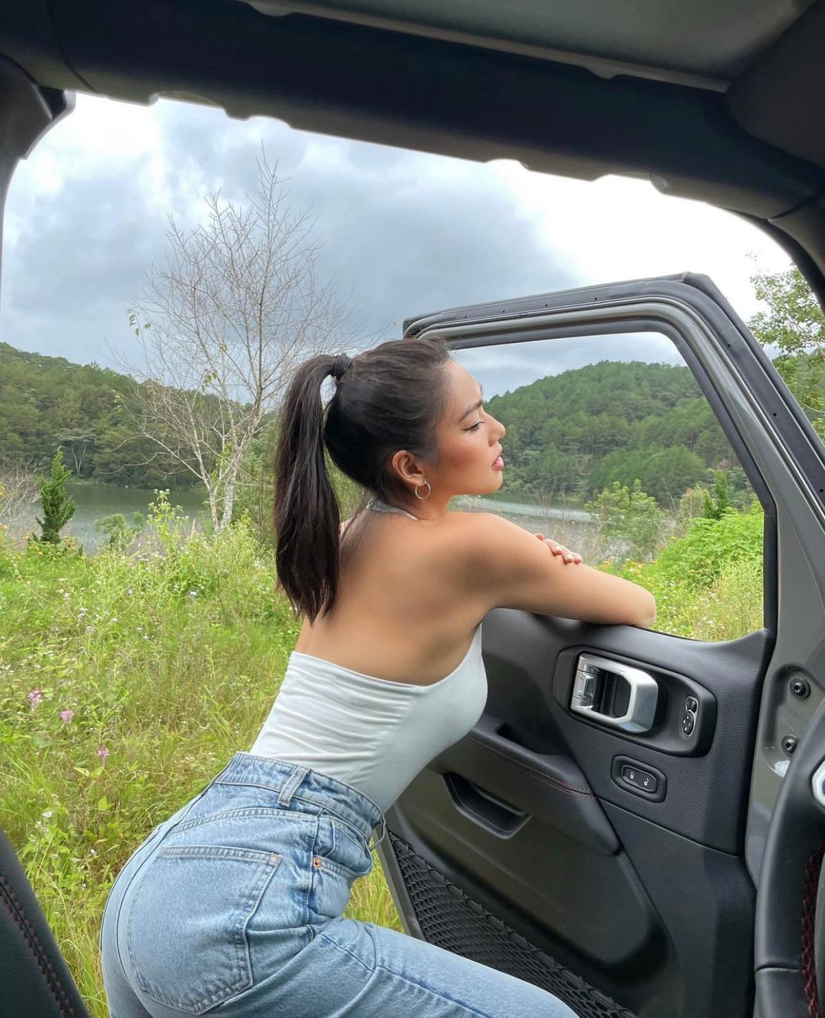 Hiện tại, rich kid này đang sở hữu một thương hiệu nội y riêng, kiêm luôn chụp hình sản phẩm.