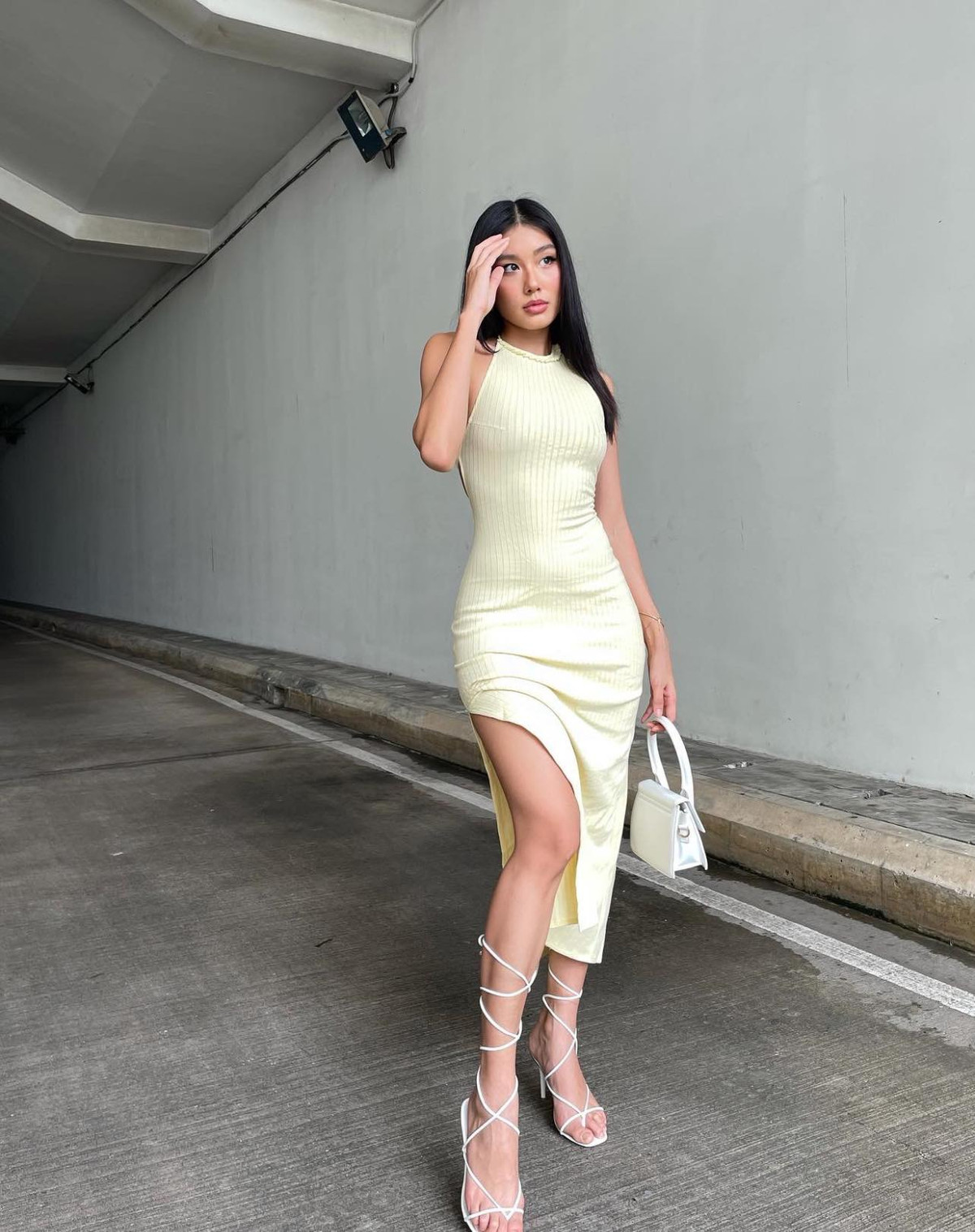 Ở ngoài đời, cô sở hữu gương mặt lai Tây quyến rũ cùng vóc dáng nóng bỏng. Ảnh: FBNV