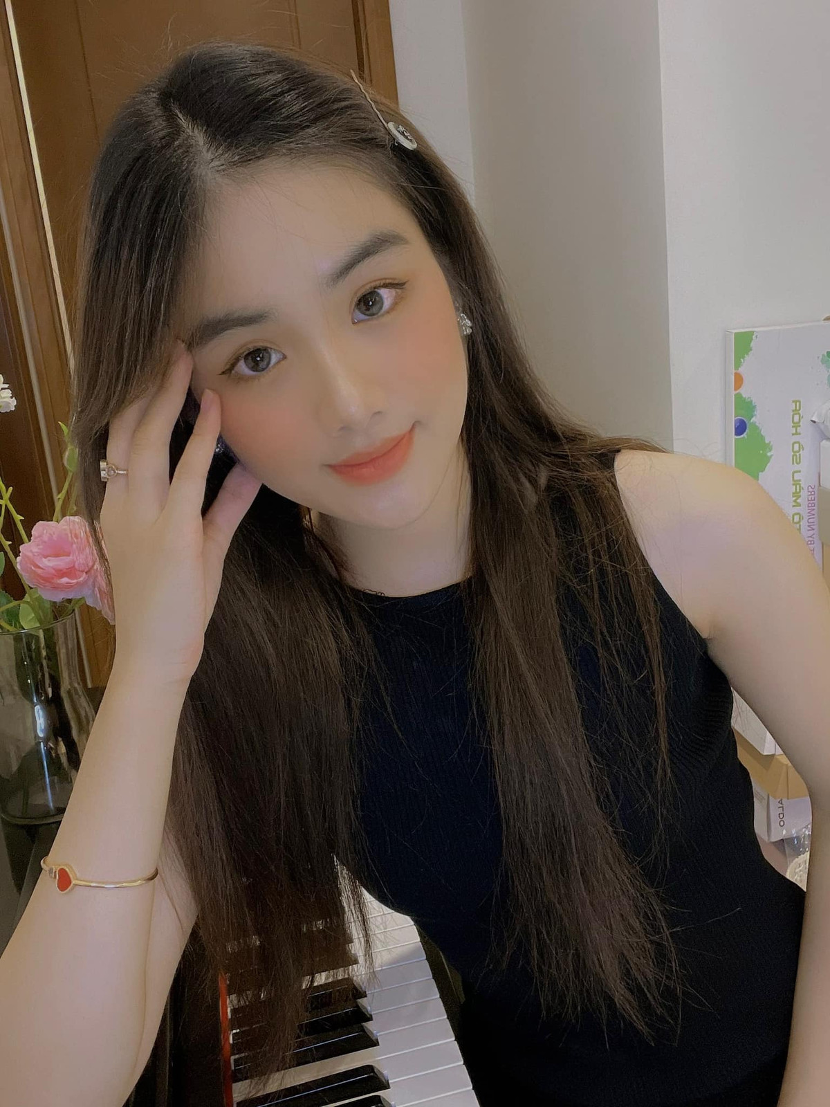 Cô nàng sở hữu kha khá thành tích từ những lần đi thi đấu, trong đó, có khoảng hơn 20 Huy chương vàng và các huy chương đồng đấu ở các hạng cân ở nhiều giải đấu toàn quốc.