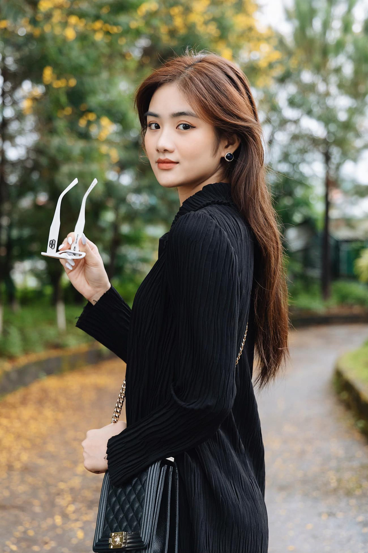 Trên trang cá nhân, Minh Anh thường khoe nhiều khoảnh khắc đời thường, dù mộc mạc giản dị nhưng lại cực cuốn hút.