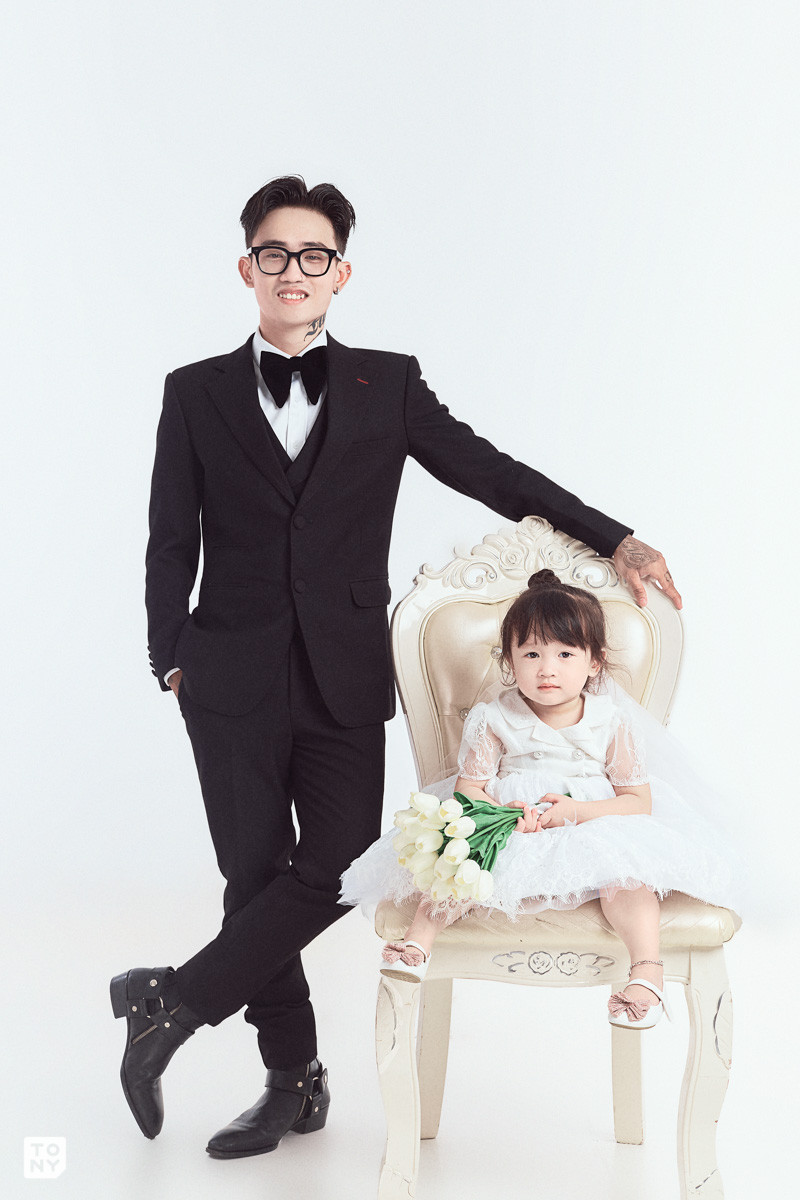 Sự hồn nhiên đến từ đứa trẻ và tình yêu thương vô bờ của bố đã khiến bộ ảnh ý nghĩa hơn bao giờ hết.