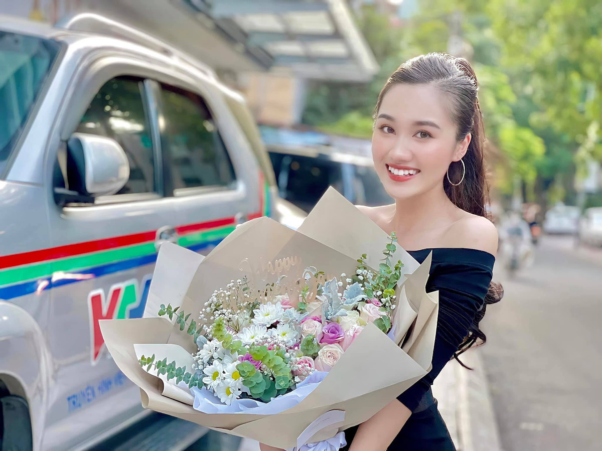 Tú Uyên là BTV, nữ MC của nhiều trường trình nổi tiếng trên VTV như: Việt Nam Travel, Hành Trình Hy Vọng, S Việt Nam…