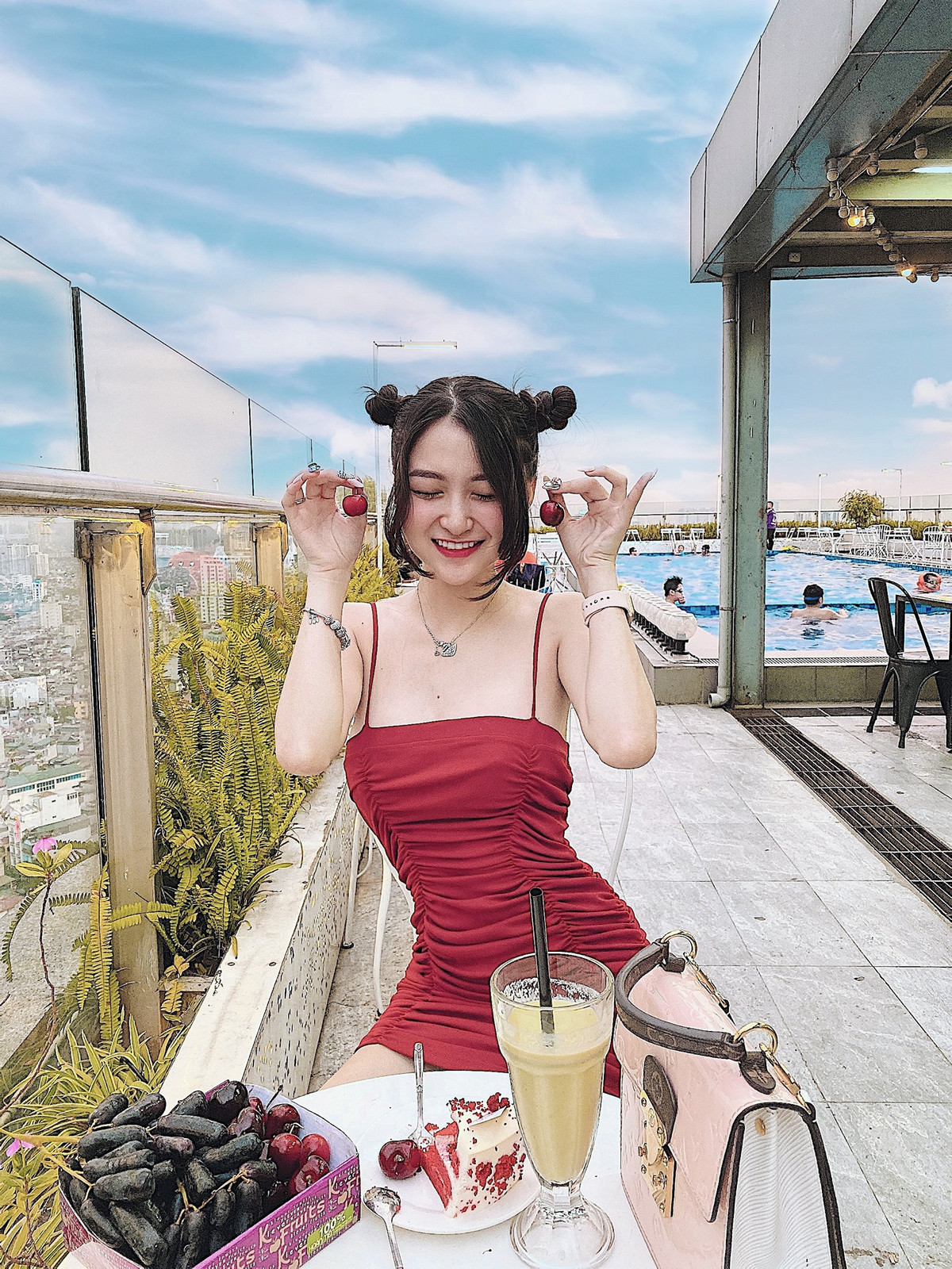 Nữ diễn viên kiêm người mẫu đăng tải những bức hình cho thấy cuộc sống lạc quan, vui vẻ hơn sau scandal vừa qua.