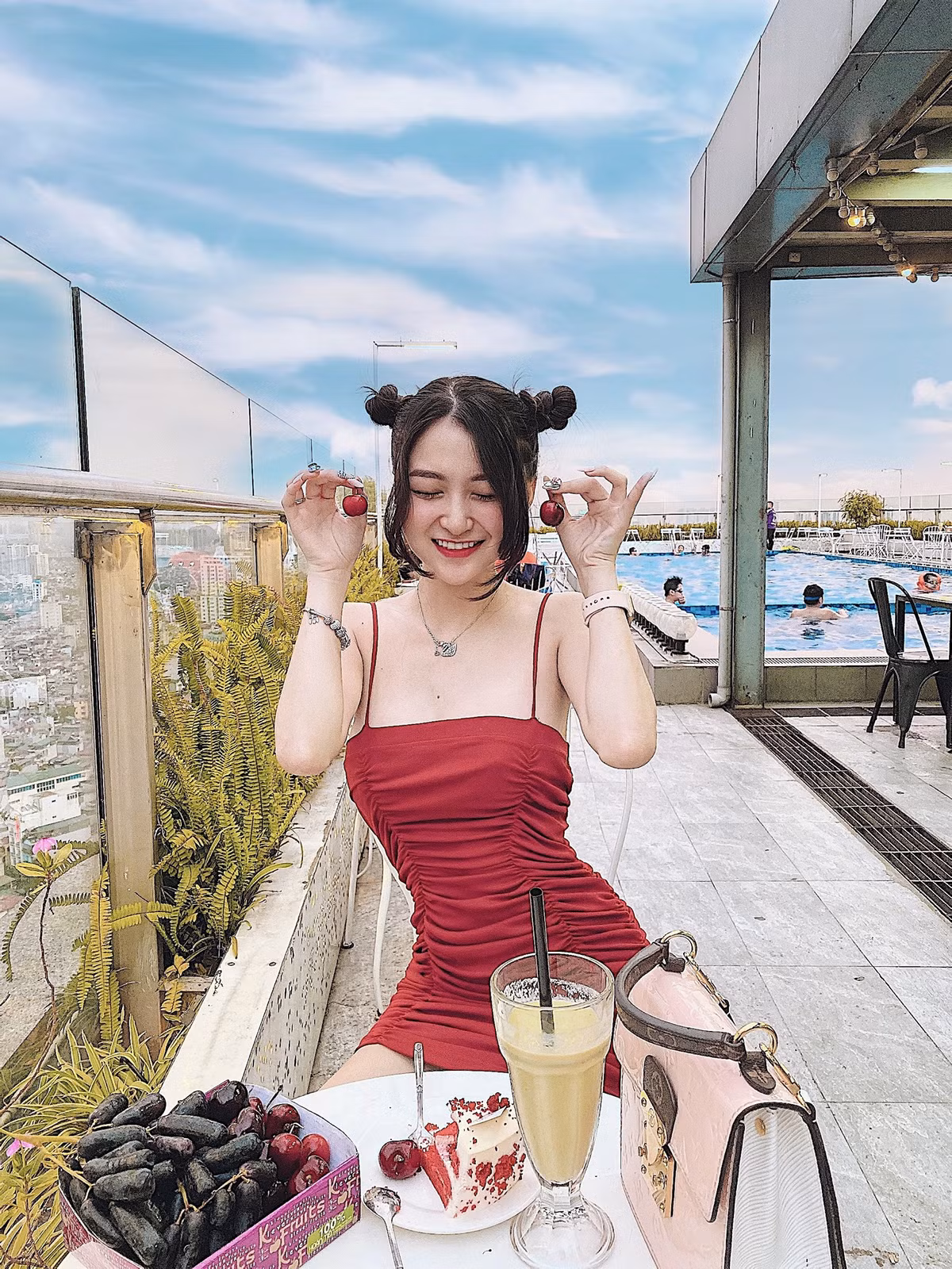 Nữ diễn viên kiêm người mẫu đăng tải những bức hình cho thấy cuộc sống lạc quan, vui vẻ hơn sau scandal vừa qua.