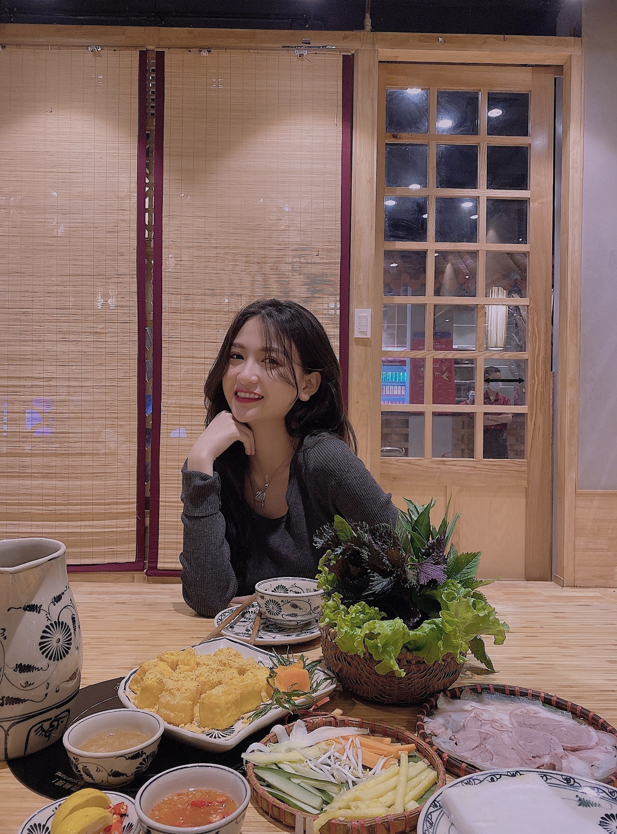 Vũ Thị Anh Thư rất tích cực chia sẻ những hình ảnh trong cuộc sống. Nhiều bức hình gợi cảm được cô đăng tải và nhận về nhiều lời khen.