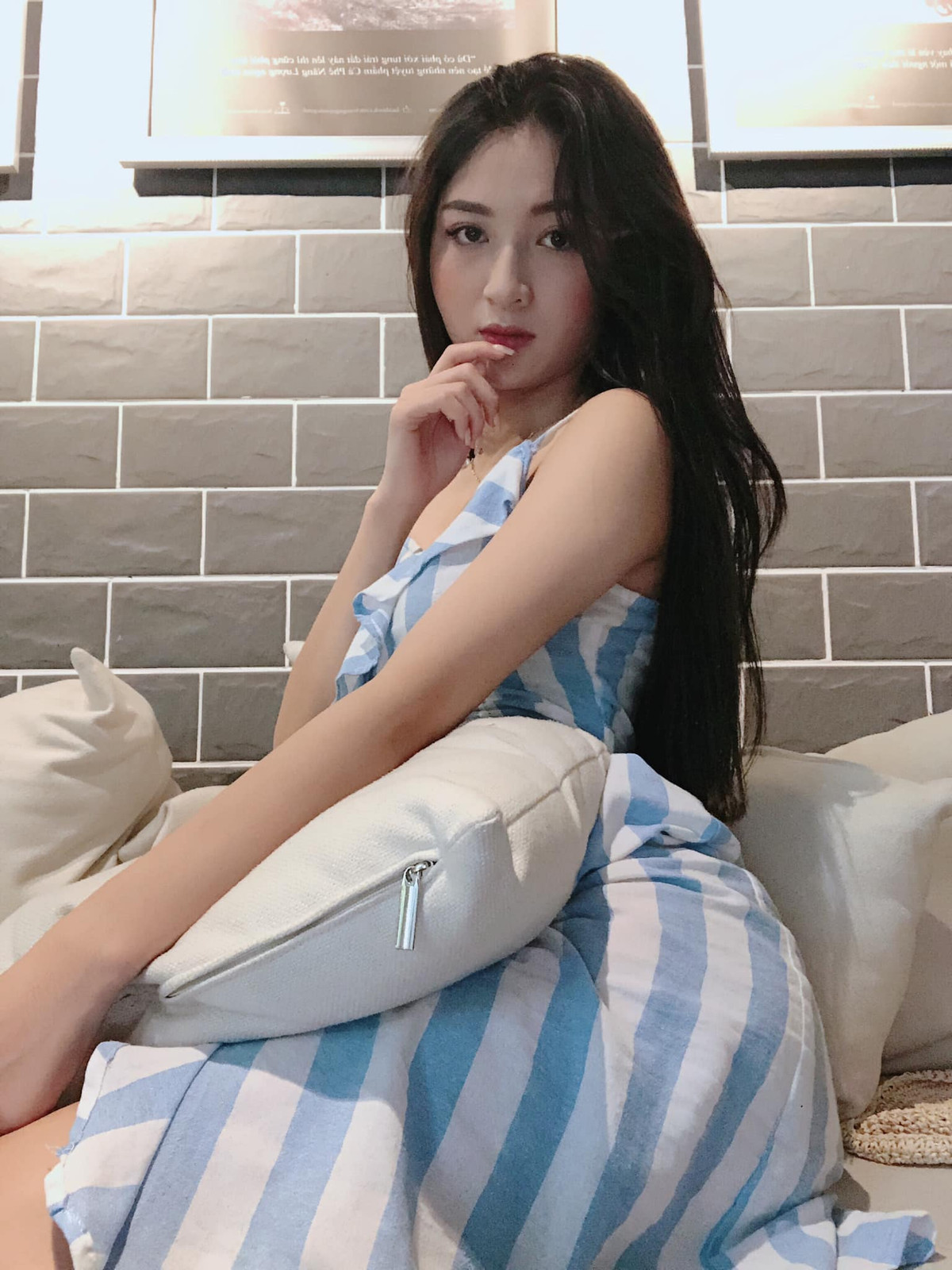 Vốn đã xinh đẹp và có gu thời trang tốt nhưng thời gian gần đây cô lại càng chăm khoe hình thể hơn.