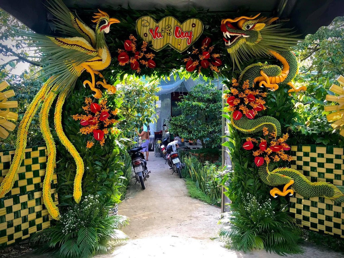 Đặc biệt, dù giản dị và mang đậm hơi thở "cây nhà lá vườn" nhưng những chiếc cổng cưới này là ký ức, là hoài niệm khó quên của bao thế hệ nơi đây. Ảnh: Tổng hợp