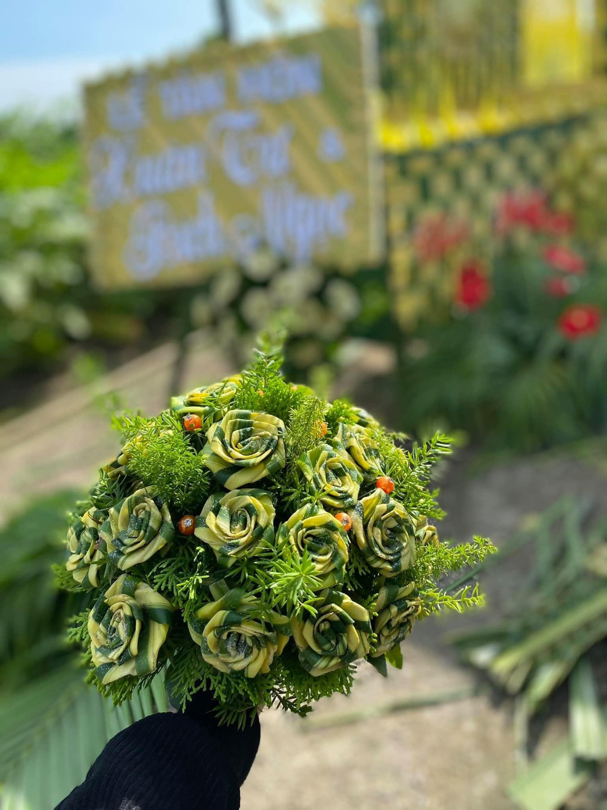 Tuy nhiên, dù có bị chê nhưng những chiếc cổng này vẫn nổi bật, thu hút sự chú ý.