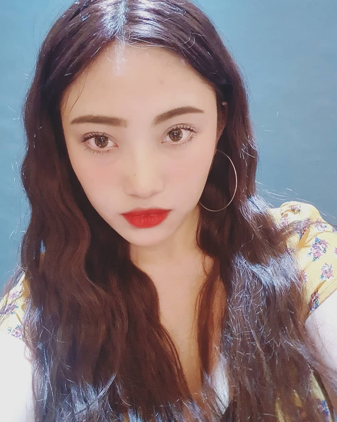 Cặp đôi tình cờ gặp nhau khi Minh Trang tham gia casting cho một nhóm hài trên mạng, còn Vinh Râu làm giám khảo.