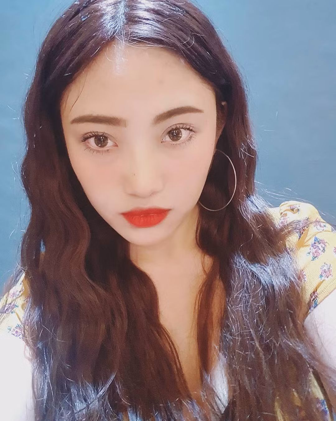 Cặp đôi tình cờ gặp nhau khi Minh Trang tham gia casting cho một nhóm hài trên mạng, còn Vinh Râu làm giám khảo.