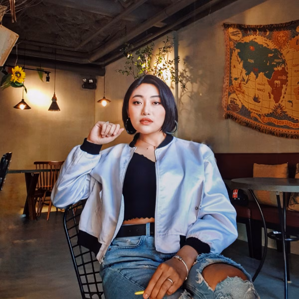 Hiện tại dù không còn hoạt động nghệ thuật sôi nổi như trước, thế nhưng cô vẫn chú ý đến việc xây dựng hình ảnh một cách ấn tượng nhất và không bỏ qua những xu hướng làm đẹp. Ảnh: Tổng hợp