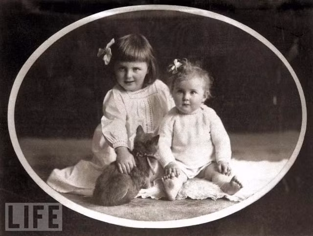 Loat anh thoi tho au cua vo trum phat xit Hitler