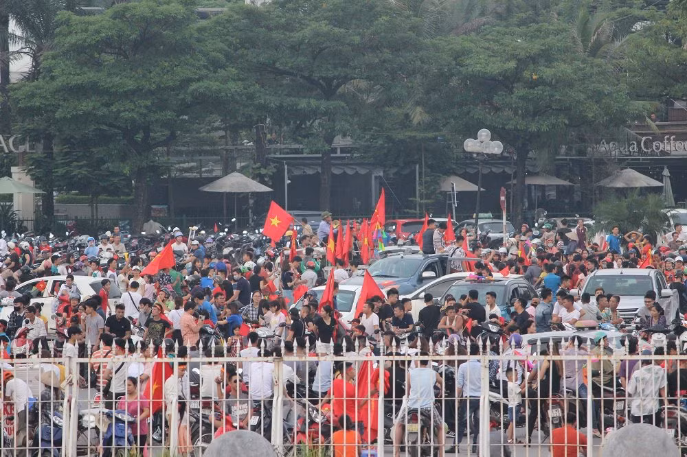 CDV reo ho vo tung khan dai chao don doan The thao Viet Nam