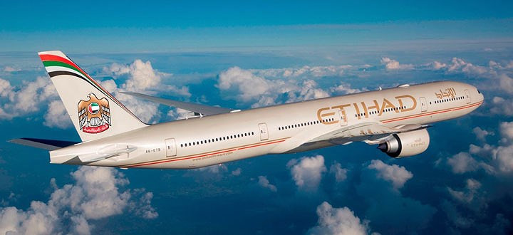 Abu Dhabi, UAE tới Los Angeles, Mỹ (Etihad Airlines): Quãng đường: 13.503 km, thời gian bay ước tính: 16 giờ 30 phút. Máy bay sử dụng là Boeing 777-300 ER và chuyến bay đầu tiên ngày 1/6/2014.