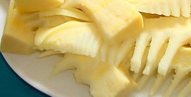 Măng tươi trước khi chế biến thành các món ăn cần được khử bớt độc tố để đảm bảo an toàn. Ảnh minh họa.