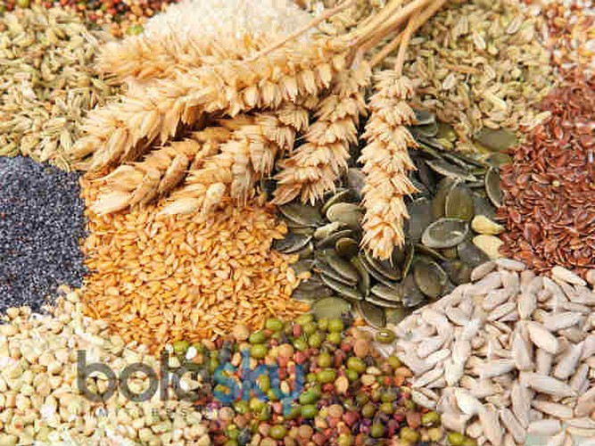 Chế độ ăn nhiều chất xơ: Chất xơ được tìm thấy trong thực phẩm như trái cây, rau, ngũ cốc và các loại hạt. Các loại thực phẩm thực vật này chứa cellulose giúp ngăn ngừa táo bón và điều chỉnh ruột hoạt động quá mức. Thực phẩm thực vật có chất xơ cao cũng giúp tăng cường các vi khuẩn khỏe mạnh trong ruột kết. Hãy ăn nhiều loại thực phẩm giàu chất xơ trong chế độ ăn uống hàng ngày của bạn.