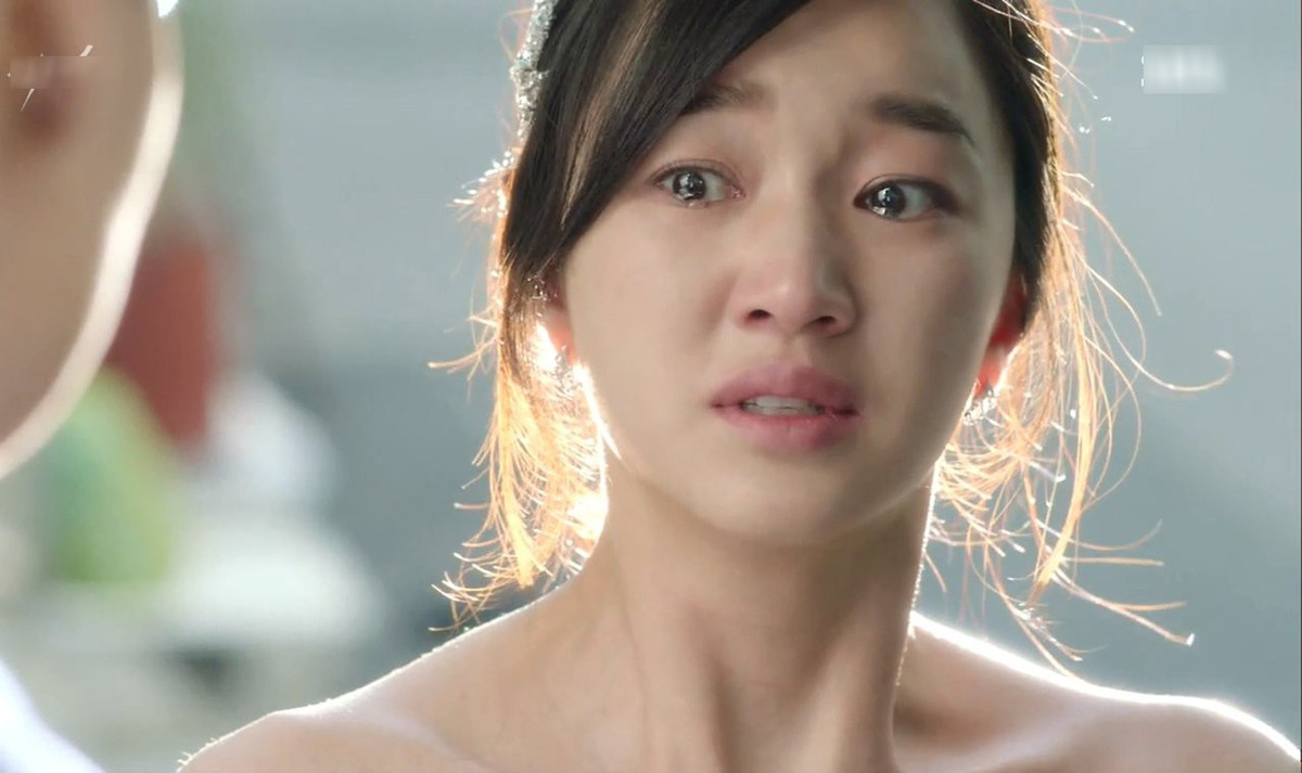 Bat qua tang chong nhan tin hen ho voi dong nghiep nu, vo bi mang te tat-Hinh-2