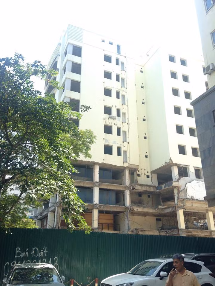 Dự án bỏ hoang khiến nhiều người đi đường cảm thấy tiếc nuối.