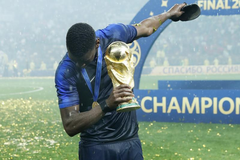 Paul Pogba sẽ trở về Man United với vị thế là nhà vô địch World Cup.