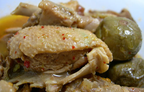 Thịt vịt là món ăn quen thuộc trong bữa cơm của các gia đình. Ngoài việc cung cấp nguồn dinh dưỡng cần thiết và bổ dưỡng cho cơ thể, thịt vịt còn có tác dụng chữa bệnh rất hiệu quả.