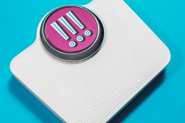 Thừa cân: Thừa cân là nguyên nhân lớn nhất gây rối loạn hormone. Khi cơ thể sản sinh ra quá nhiều estrogen, đặc biệt là ở phụ nữ lớn tuổi sau tuổi mãn kinh, khiến họ có nguy cơ bị ung thư buồng trứng và ung thư tử cung cao hơn. Đây là một yếu tố nguy cơ nằm trong tầm kiểm soát bằng cách duy trì một trọng lượng khỏe mạnh thông qua việc ăn nhiều thức ăn bổ dưỡng và tập thể dục thường xuyên.